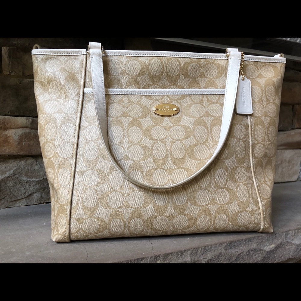 Coach zip top tote signature canvas.